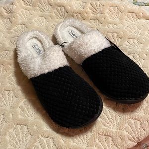 Ellen Tracy house slippers